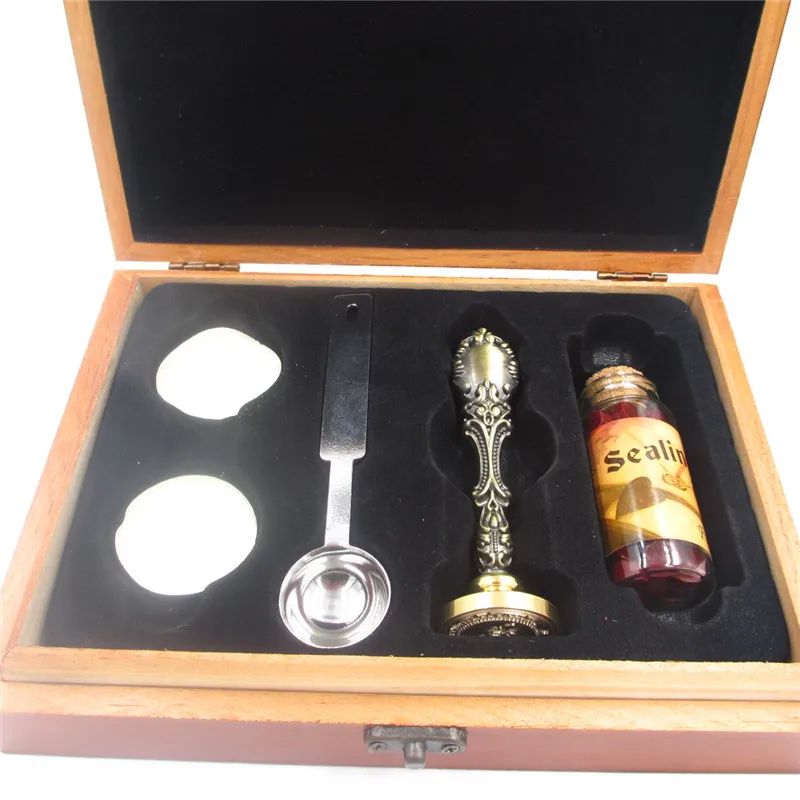 D) Новый штамп с подарочной коробкой ретро для запечатывания воска handel ложкой