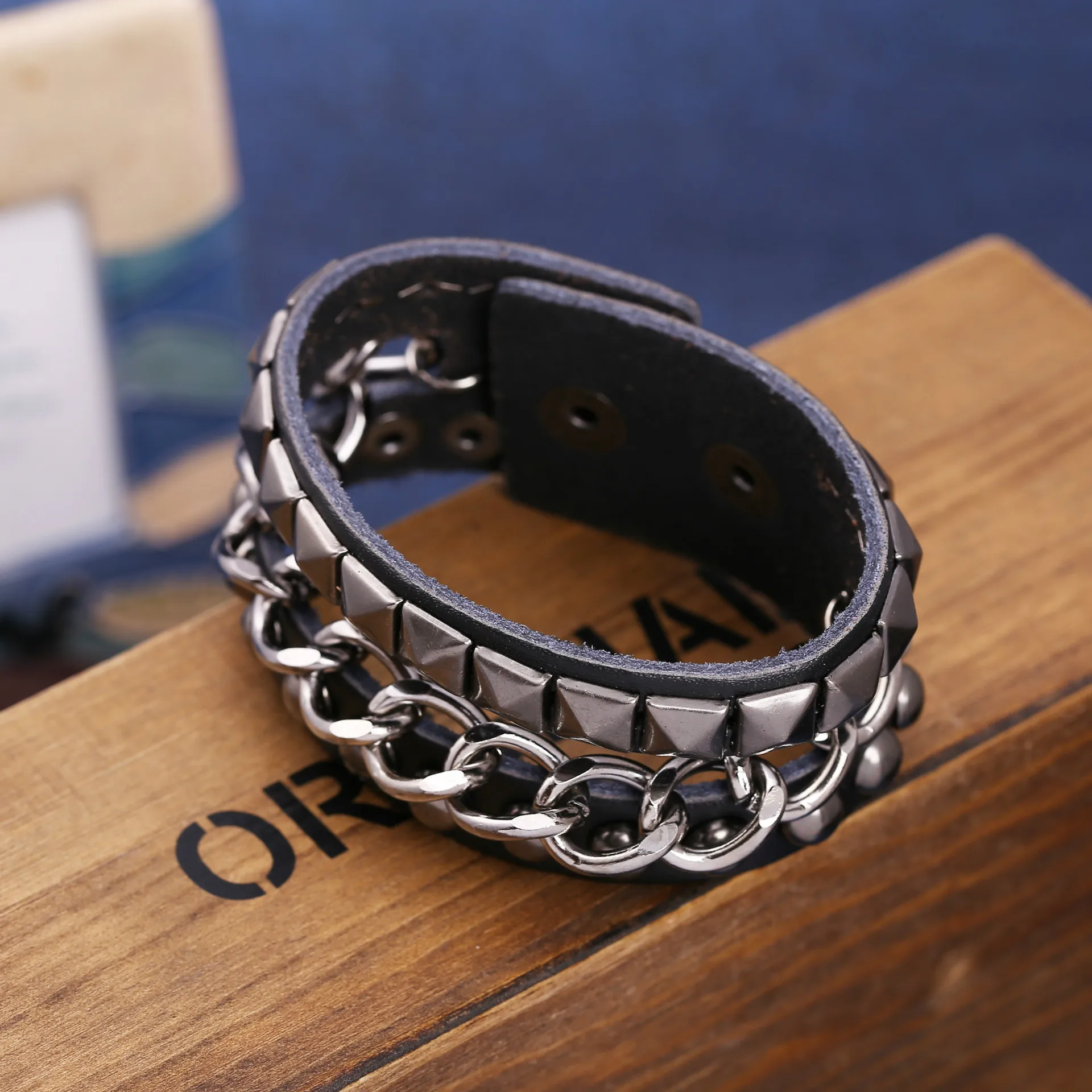 Hip-hop Rock Punk Cool Personality Animation Around The Rivet Chain Leather Bracelet Men's Gifts Wholesale Factory Direct Sales |