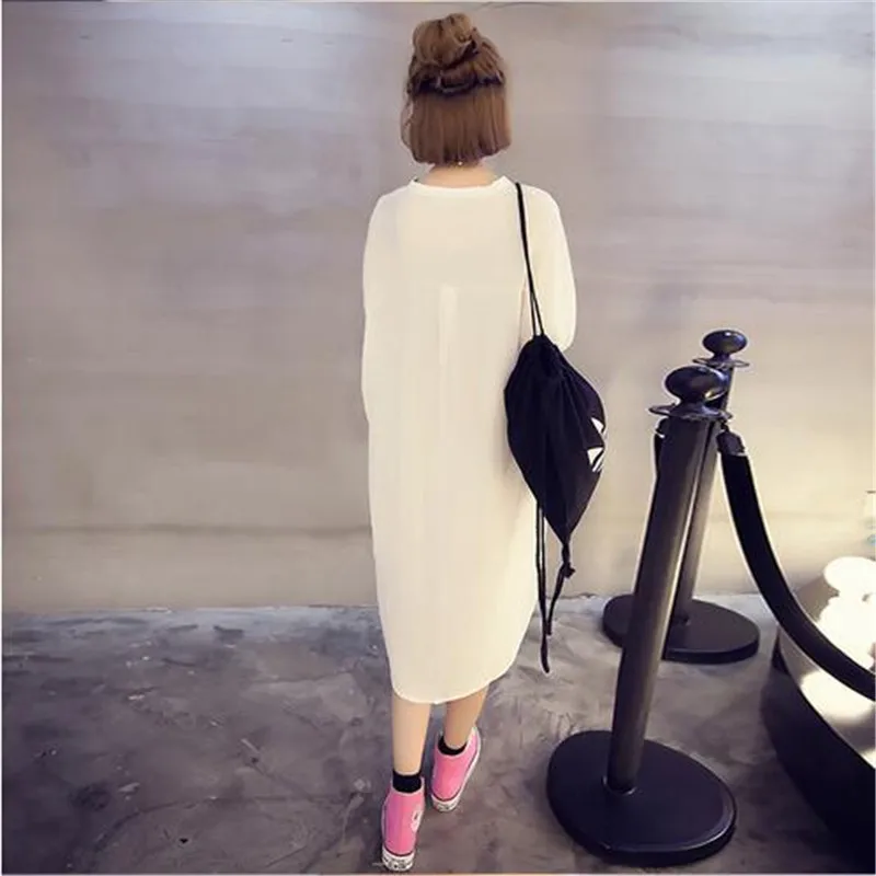 Женское длинное платье рубашка свободное однотонное с V образным вырезом