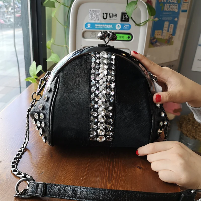 Женская сумка мессенджер Laether через плечо из натурального меха лошади с цепочкой