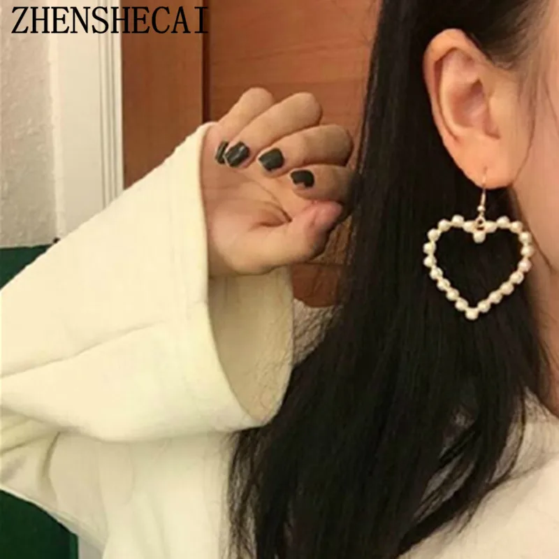 Серьги пусеты с сердечком модные украшения из бусин популярные подарки для