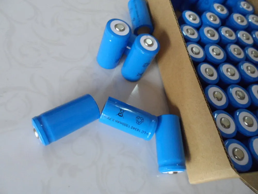 4 шт./компл. 16340 Батарея 3,7 V 1300 мА/ч, Перезаряжаемые Li-Ion Батарея для светодиодного фонарика литиевая батарея