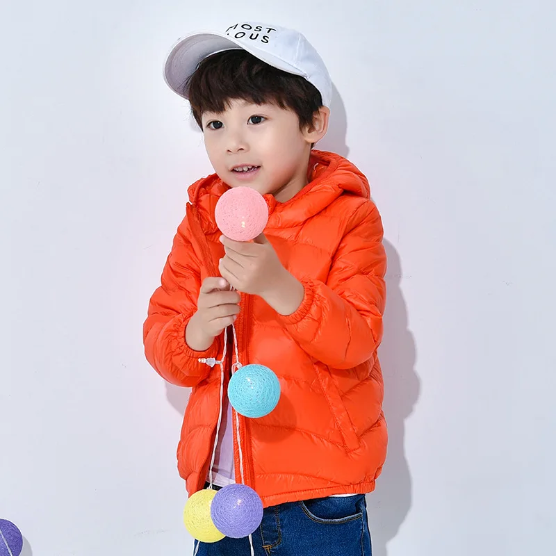 Новая зимняя одежда Вниз Куртка для детей легкие тонкие маленьких мальчиков и