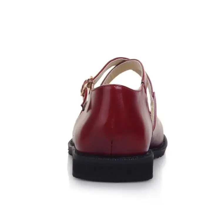 Женская обувь на плоской подошве с круглым носком и перекрестными ремешками