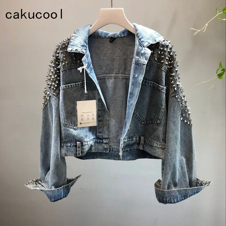 Cakucool, новинка, джинсовая куртка с заклепками, женские джинсы, корейские короткие джинсовые куртки, блестящие, свободные, синие, Повседневная Верхняя одежда для девочек, Casaco Femme