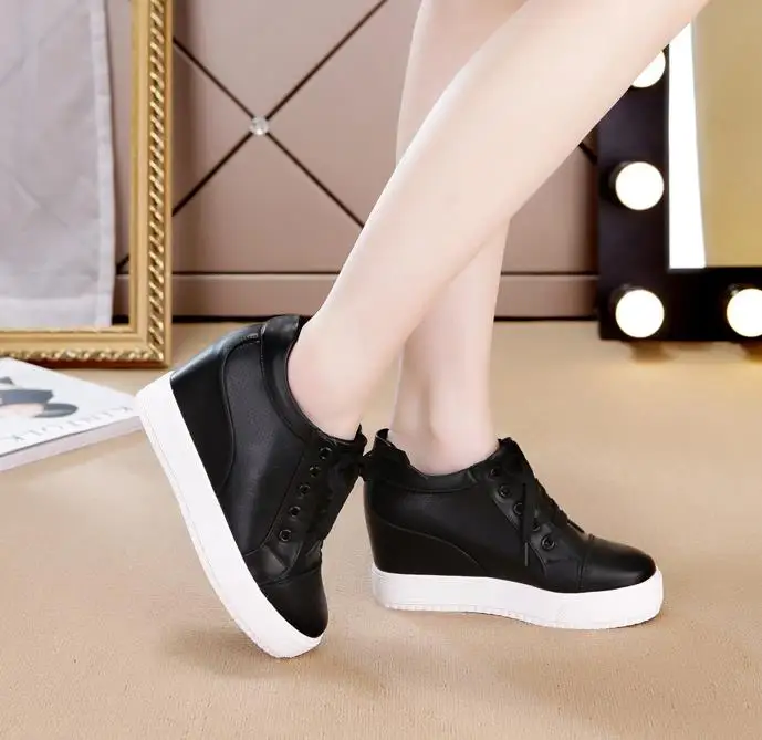 Платформа на высоких каблуках женская обувь на танкетке Chaussure Femme черный, белый цвет Скрытая каблуки лифт обувь Повседневные зимние ботинки