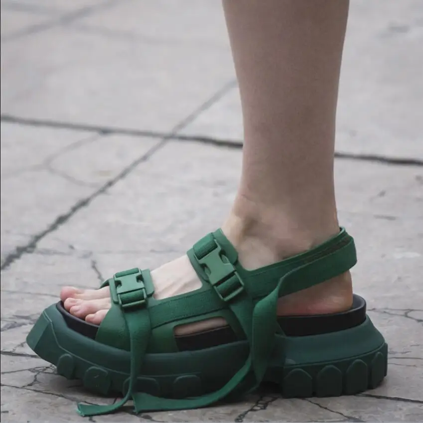 Брендовые женские сандалии гладиаторы на платформе с пряжкой повседневная обувь