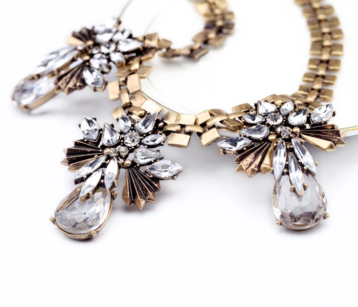 

Clear Crystal Flower Pendant Necklace For Women Antique Gold Color Statement Necklace Indian Jewelry Wholesale Accessory