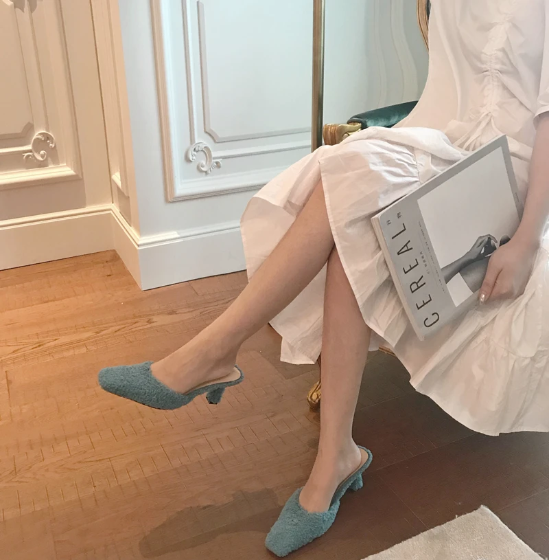 Женская обувь; короткие плюшевые тапочки; zapatos de mujer; дизайнерские шлепанцы с квадратным носком; обувь для девочек