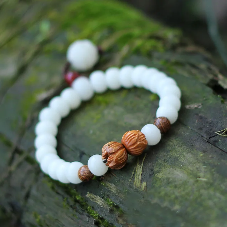 Модный браслет с белыми искусственными бусинами новый Этнический Будды