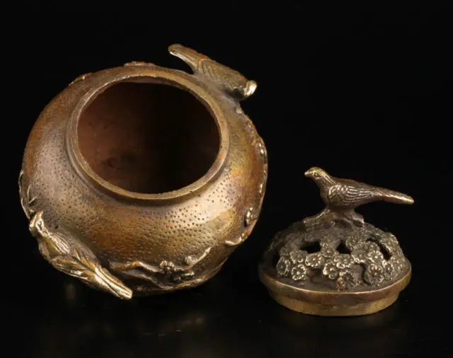 Винтажная Коллекция старый латунный цветок сливы с птицей на крышке курильница |