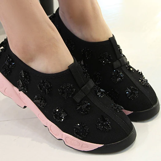 black 2 pink sole Женские кроссовки высокого качества со стразами и вышитыми пчелами; женские красивые туфли на плоской подошве; черные кроссовки с жемчужной вышивкой - Цвет: black 2 pink sole