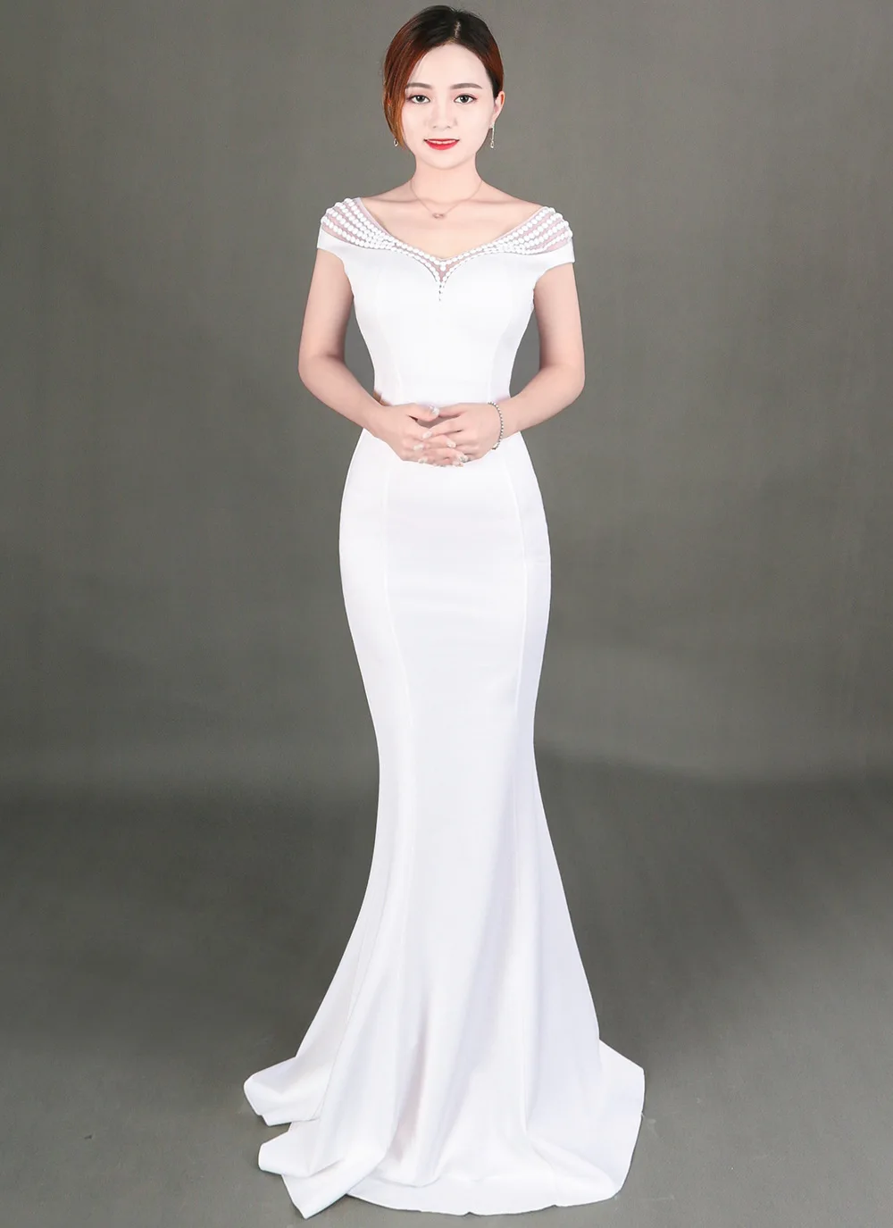 Белое хлопковое и Сетчатое длинное торжественное платье без рукавов с открытой