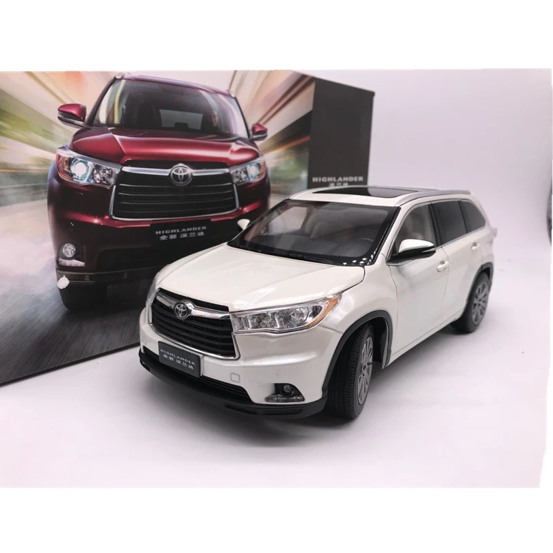 1:18 Toyota Highlander 2015 литая модель автомобиля SUV белого цвета |