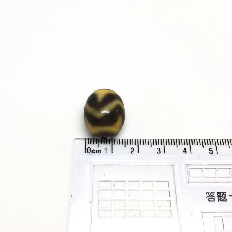 

Old Natural Stone Yellow Color Tibetan Dzi Beads for making diy Jewelry Bracelet necklace Oval 1PCS 1LOT Free Shipping