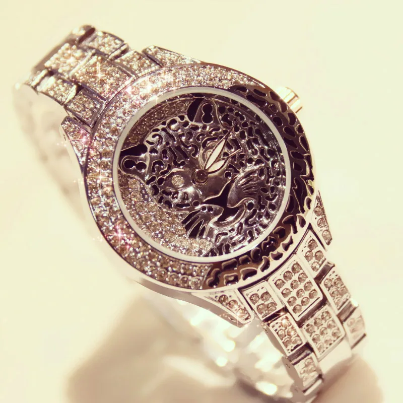 Женские наручные часы со стразами камнями стальным леопардовым принтом