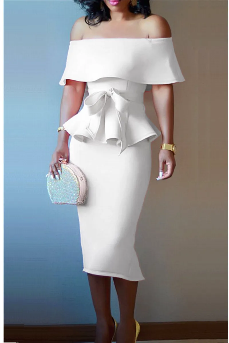 Женское элегантное платье карандаш с вырезом лодочкой и открытыми