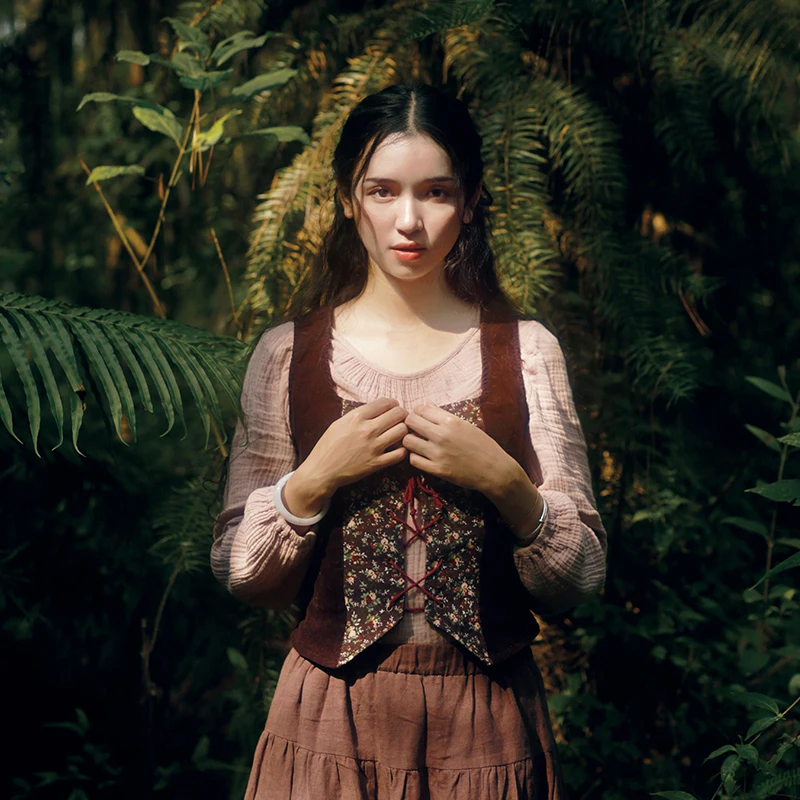 Женский вельветовый жилет LYNETTE'S с принтом в стиле пэчворк оригинальный дизайн