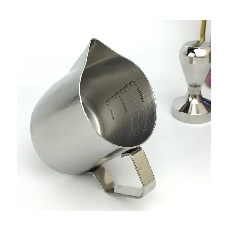 Утолщенные нержавеющая сталь поясом окончил с градуированной латте и чашка