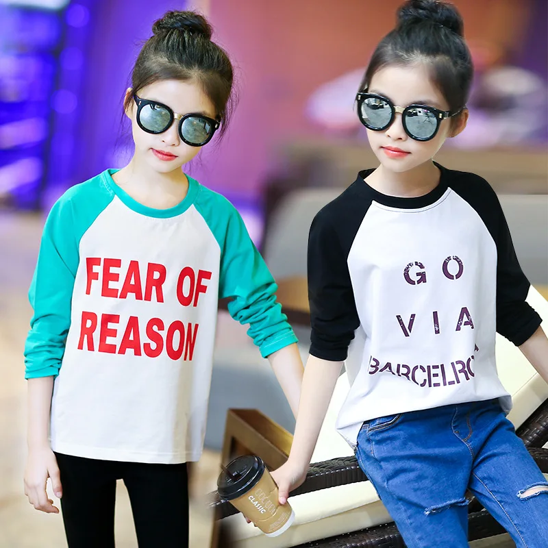 

The child of 2017 new girls wear mosaic wind hit color letters T-shirt bottoming shirt a coat on