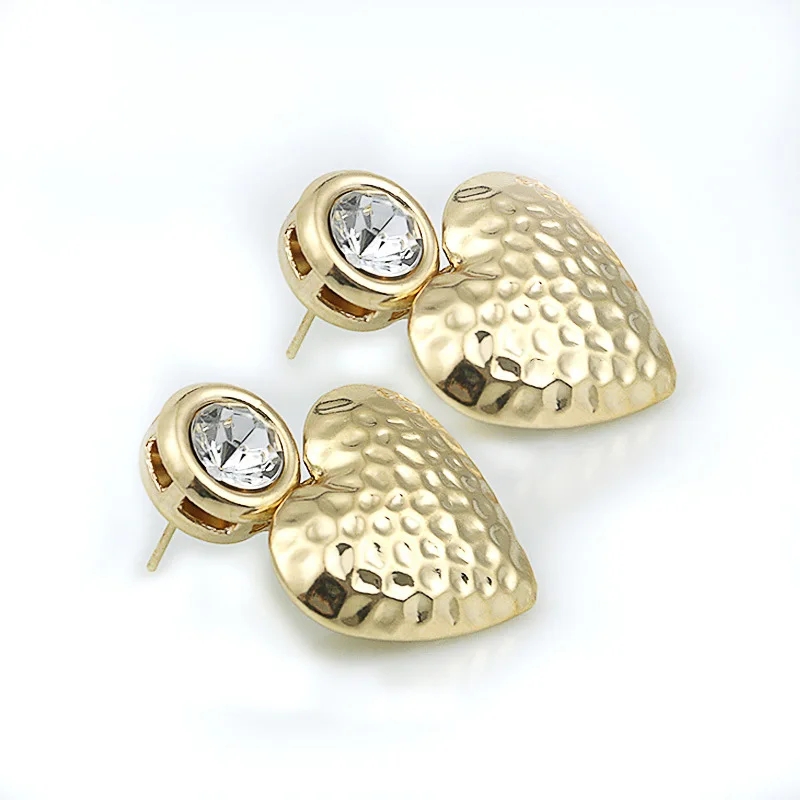 Комплект женских серег гвоздиков из сплава с искусственным