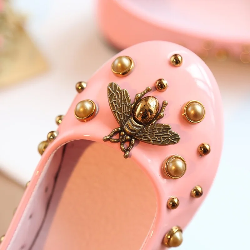 

Children's Autumn Leather Shoes 2019 Kids Rivet Flats Shoes Girls Bee Soft Sole Shoes Girls Waterproof Rubber Sole Shoes