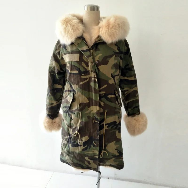 Удобная теплая длинная куртка с большим воротником из натурального меха кролика