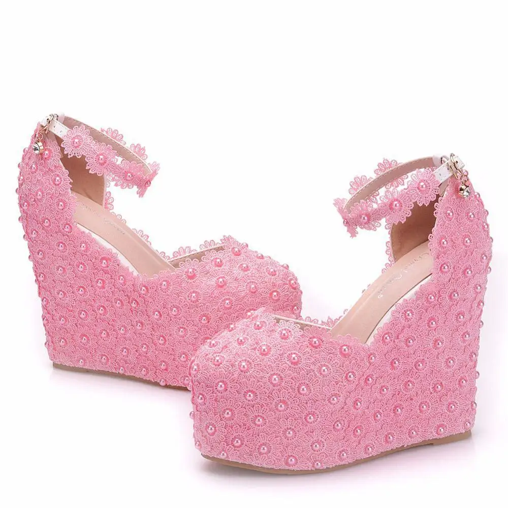 Новинка весна лето 2020 модные свадебные туфли на танкетке с жемчугом белые