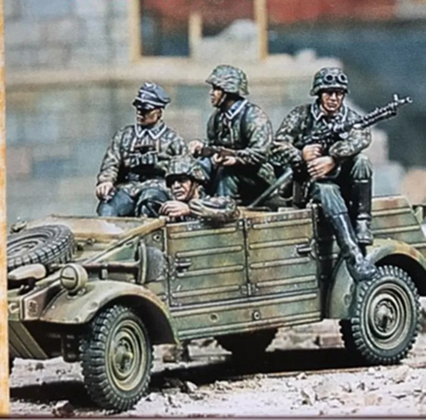 1/35 модельная фигурка из смолы комплект неразрисованный 157 (без автомобиля) |