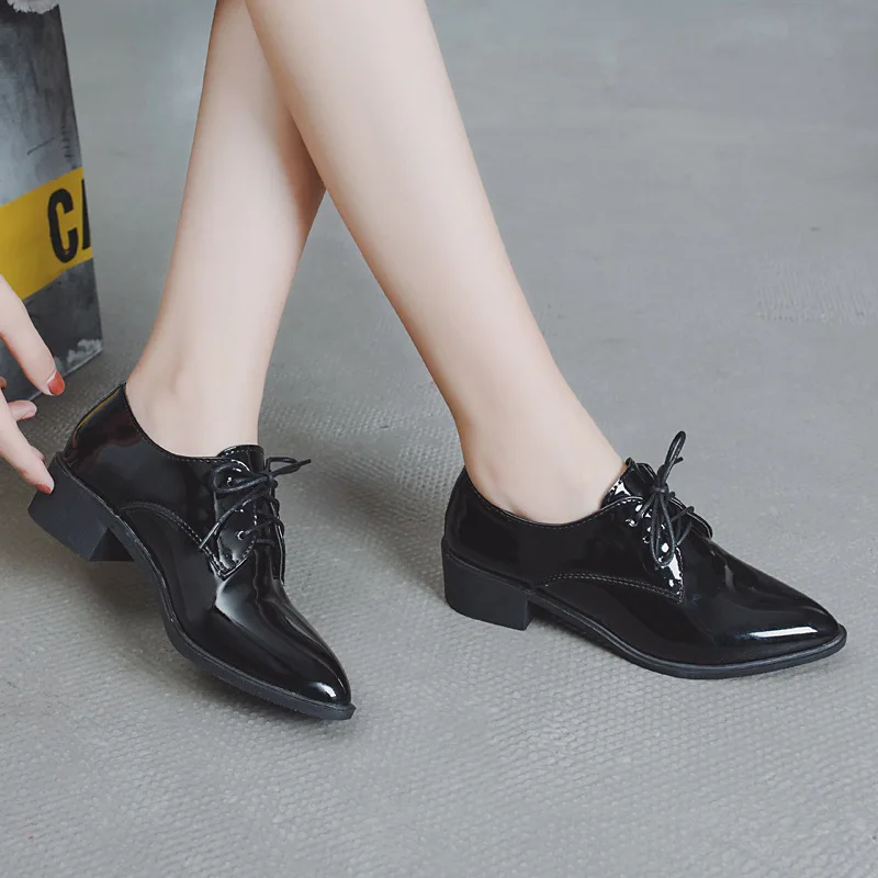 Женские офисные туфли Дерби черные однотонные повседневные на платформе со