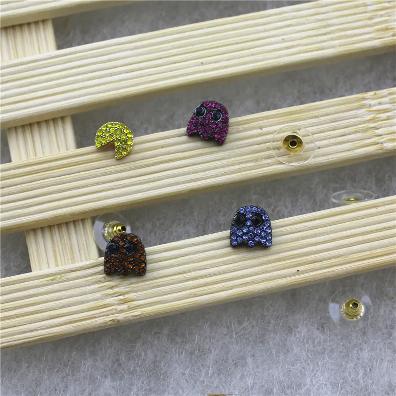 Серьги-пусеты с ассиметричным рисунком Bean Man маленькие серебряные серьги 925 пробы