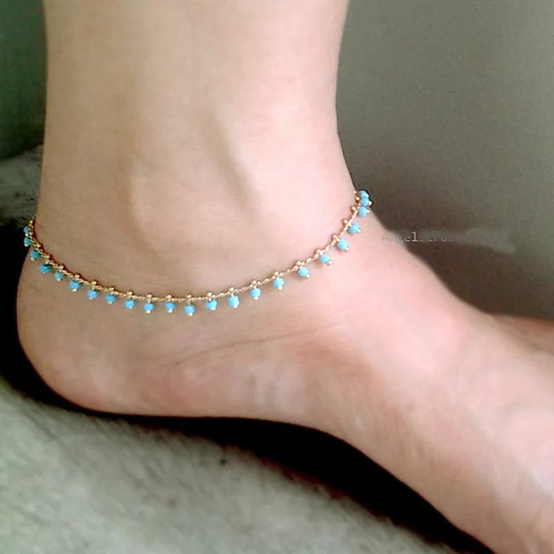 Браслет на ногу женский с зелеными бусинами анклет кисточками модная летняя