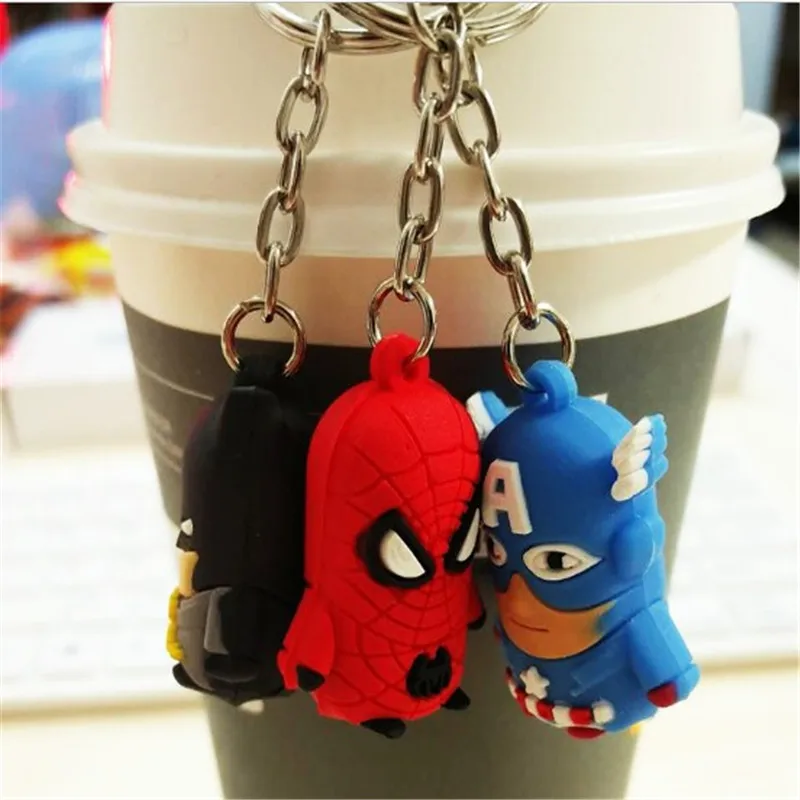 С героями комиксов Марвел, аниме игрушки Фигурки брелок Superman Spiderman Batman «Железный человек», Капитан Америка брелок для автомобильных ключей кольцо игрушки
