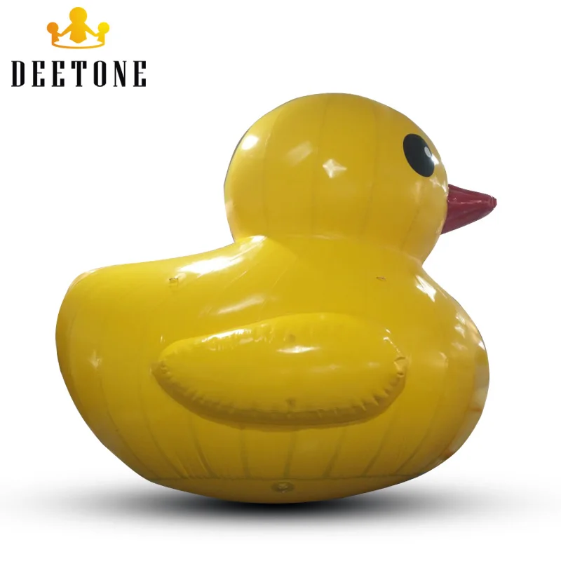 DEETONE: Надувная желтая рекламная утка-плот на озере высотой 3 метра.