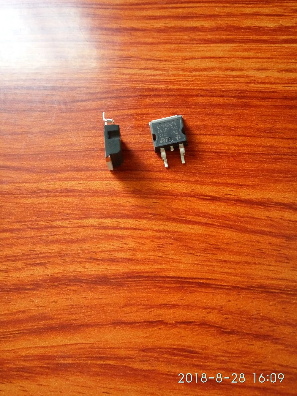 

L4940D2T5-TR L4940D2T5GKLPT L4940D2T5 TO263 5 в 1.5A D2PAK