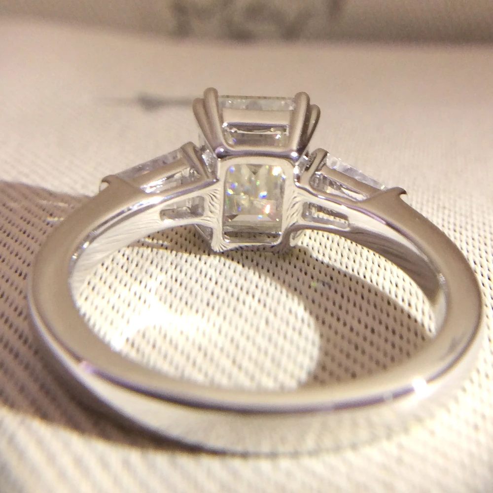 Женское кольцо из белого золота с изумрудом 14 к 4 карата 8x10 мм|emerald diamond engagement