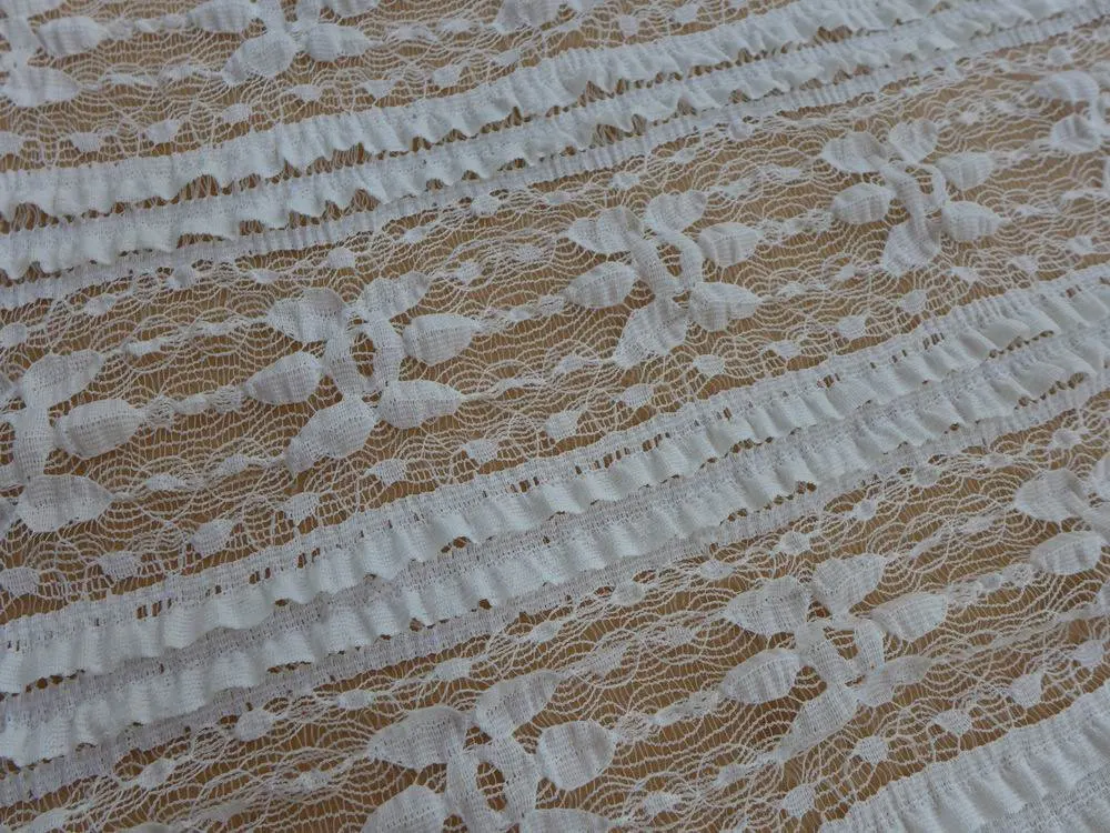 Белая эластичная гофрированная ткань мягкая потертая кружевная обертка для