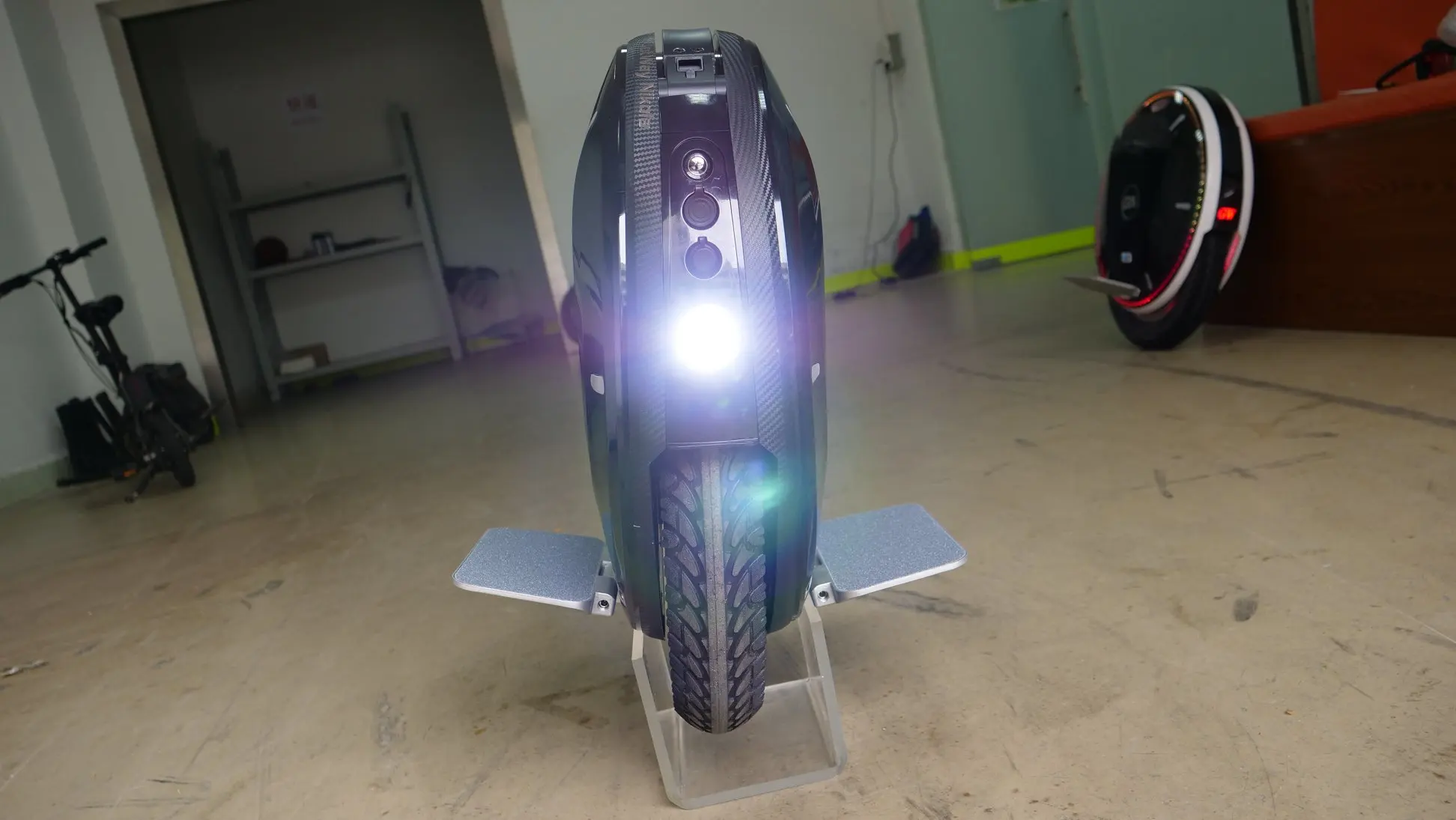 Обновленная версия Gotway Nikola 84V 2100WH Электрический Одноколесный велосипед monowheel 2000 W, срок службы батареи 160-200 км, 55 км/ч+, Bluetooth динамик