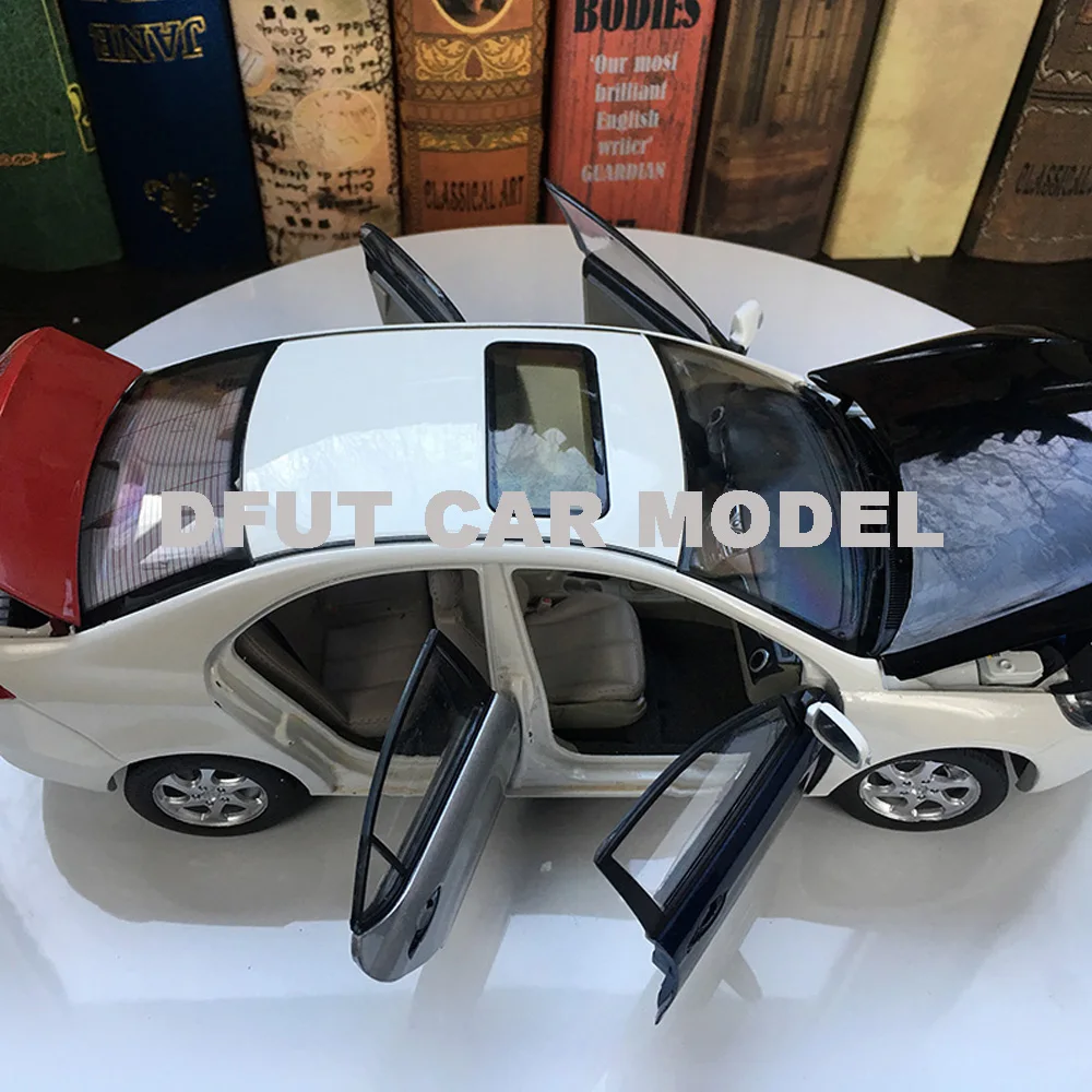 Литый под давлением автомобиль масштаб 1:18 JAC модель Ограниченная серия цветная