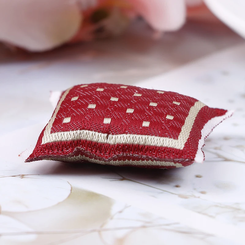 

Doll House Turkish Square Pillow Miniature Dollhouse Bedroom Furniture Accessories 1:12 Miniature Red Square Pillow