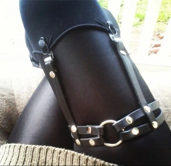 Модная пикантная обувь из натуральной кожи в форме сердца подвязка с шипами и