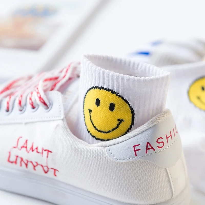 Модные женские носки хлопковые одноцветные средней длины с рисунком смайлика