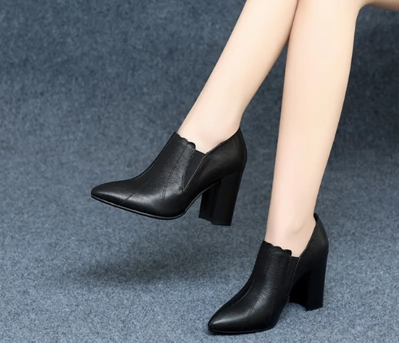 Новое поступление женские меховые ботинки на высоком каблуке 8 см черного цвета |