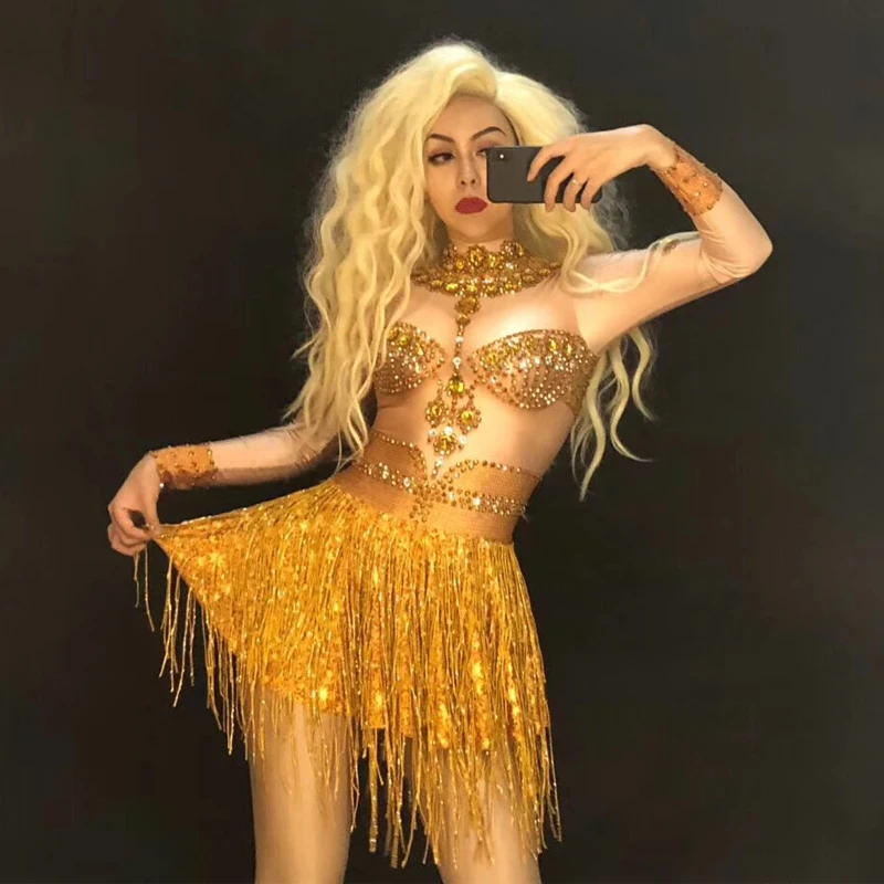 Блестящий короткий комбинезон с длинными рукавами и золотыми кисточками для