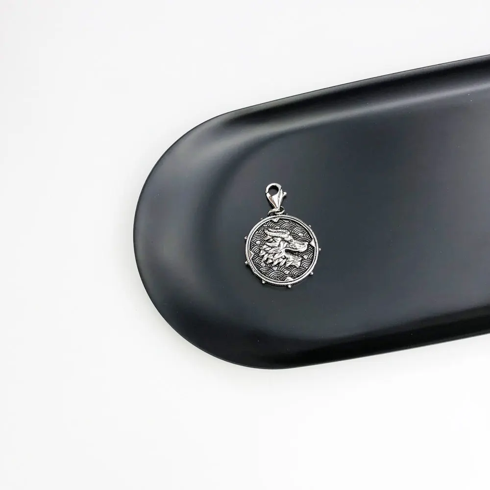 Шармы-подвески круглые из серебра 925 пробы с головой дракона и Тигра для