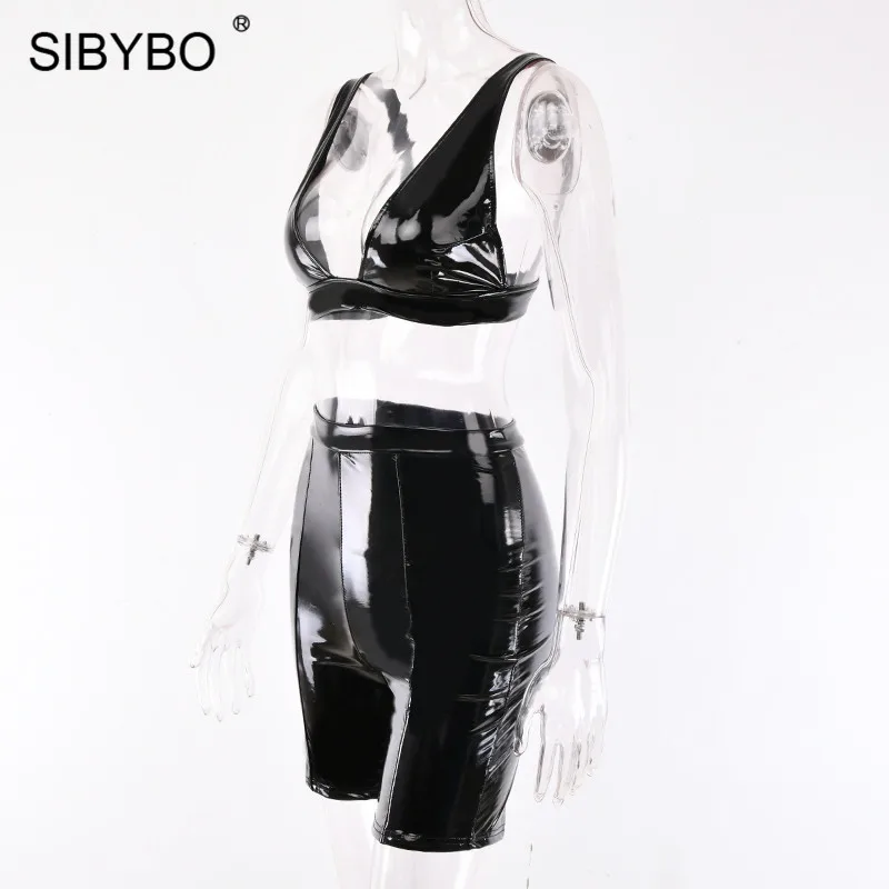 Sibybo с открытой спиной из искусственной кожи сексуальный укороченный топ и шорты Комплект без рукавов с v-образным вырезом Осень Женский комплект 2 шт. повседневный летний женский спортивный костюм