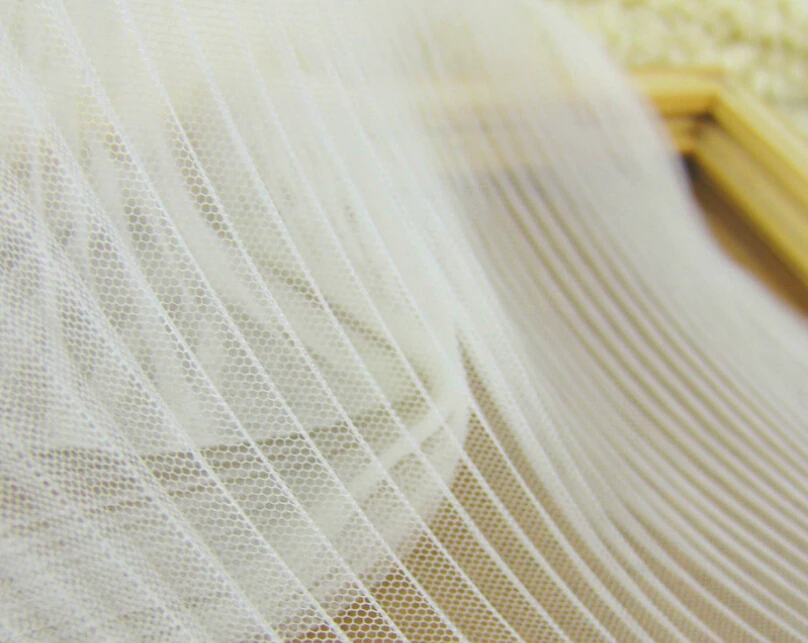 Белое Плиссированное Сетчатое кружевное платье с оборками, ширина 5 метров, 150 см, 59 дюймов, однотонное свадебное платье, пузырьковая юбка, материал MM130 Белое Плиссированное Сетчатое кружевное платье с оборками, ширина 5 метров, 150 см, 59 дюймов, однотонное свадебное платье, пузырьковая юбка, материал MM130