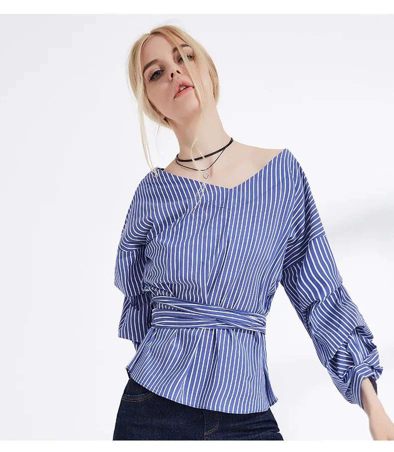 Женская блузка Bootyjeans с треугольным вырезом и рукавами фонариками в полоску