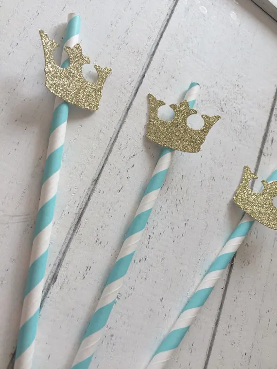 25 синих соломинок. Корона принца. Декорации вечерние. Первый день рождения.