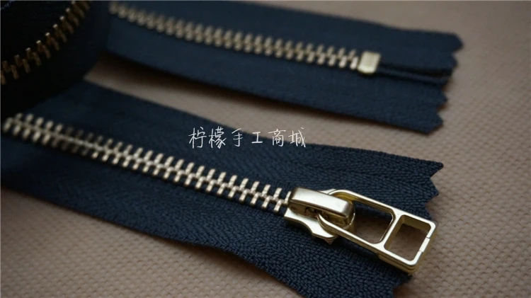 YKK5 Золотая медь закрыта относительно первой черной 40-70 см сумочки нашивка